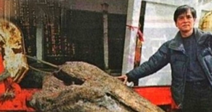 Беден рибар се разплака отчаян, когато извади от мрежата парче дърво, след дни му броиха 138 милиона долара за улова