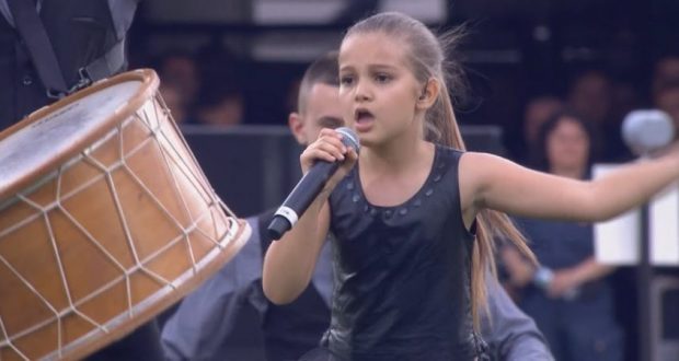 Малката певица Поли Иванова стана световен хит с 47 млн. гледания на видео във фейсбук