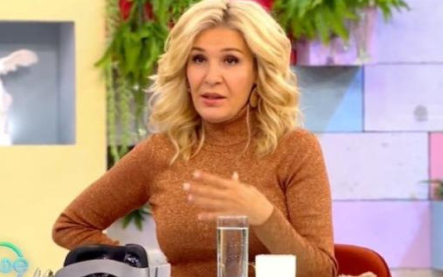 Гала си купи благородническа титла! Вече е лейди