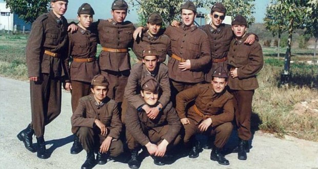 Текста, който всеки мъж трябва да прочете: Какво мисли една блондинка за родната казарма!