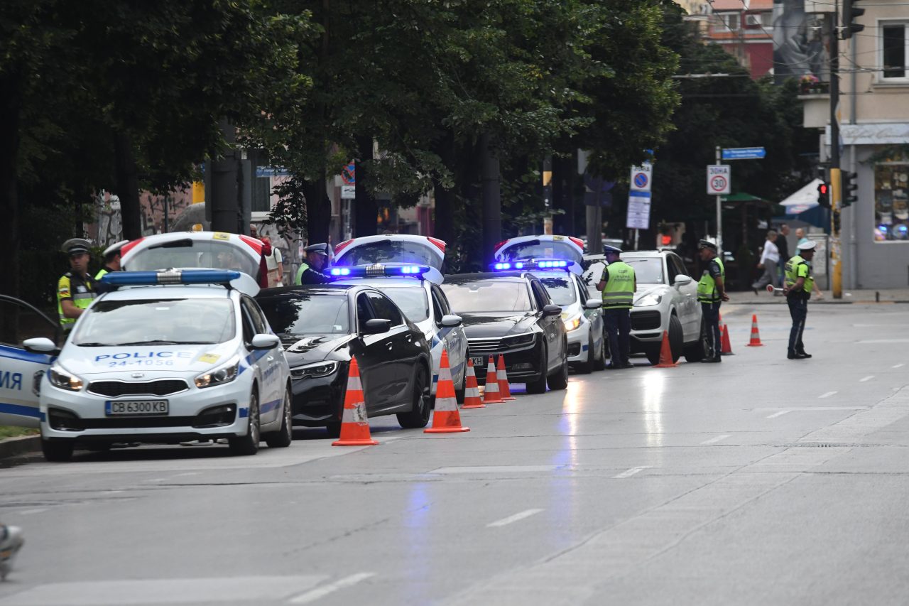 Нещо страшно е! Полиция скова Пловдив: 7000 изгърмяха, над 100 са арестувани