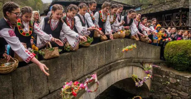 Днес е ЛАЗАРОВДЕН: ето какви са традициите, които задължително трябва да направите в този свят ден!