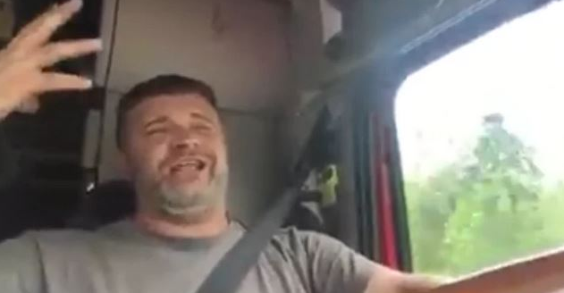 Видео, което трогна хиляди: Шофьор на тир пее българска песен и спечели сърцата на милиони!
