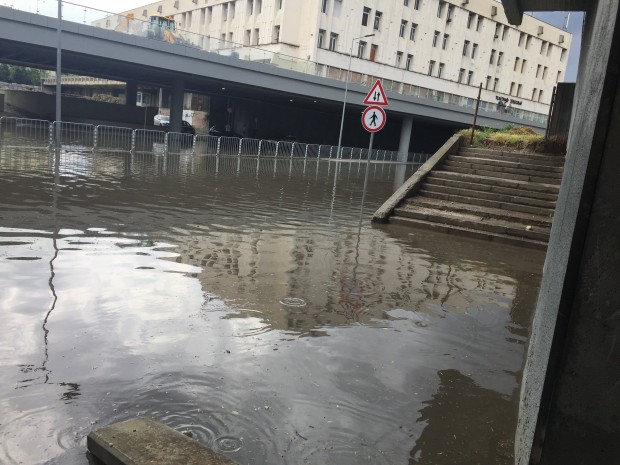 Публикуваха снимка секунди преди бурята: Вижте какво се приближава към България!