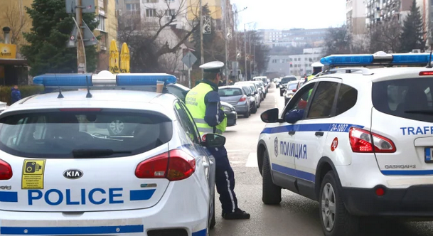 Мощна спецакция: Почерня от полиция в този БГ град, блокираха го и тарашат...