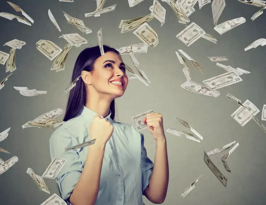 Зодиите, които ще тръгнат по пътя към богатството след 1-ви юни 2024