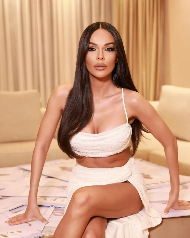 Галена предизвика сърцебиене с ултра красивия си бански - харесва ли ви? (Снимки):