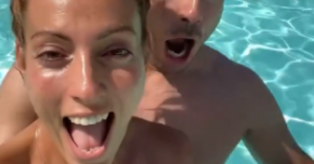 Ивет Лалова събра всички погледи по бански на почивката с мъжа си (снимки)