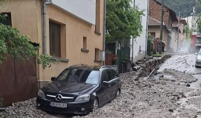 Мощна буря помете голям град: Било е нещо страшно, СНИМКИ показват бедствието