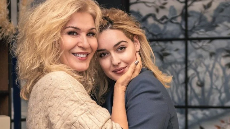 Гала ще става баба-Дъщеря й показа бременно коремче-Снимка