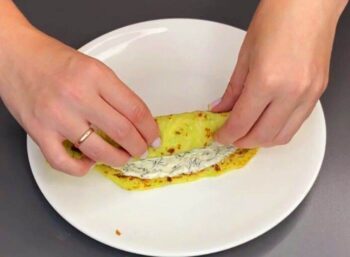 Уникално вкусни палачинки от тиквички с чеснов сос Уникално вкусни палачинки от тиквички с чеснов сос