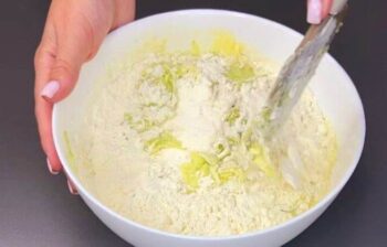 Уникално вкусни палачинки от тиквички с чеснов сос Уникално вкусни палачинки от тиквички с чеснов сос