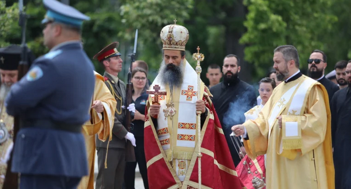 Цял град говори за майката на новия патриарх, ето какво е направила