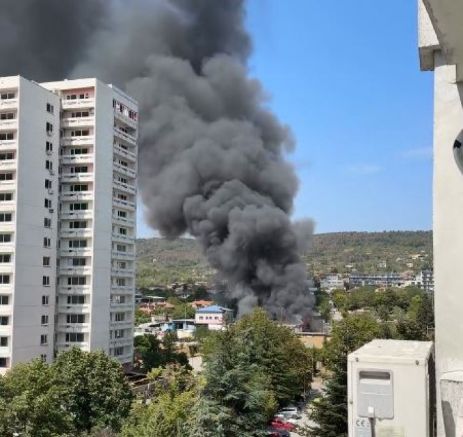 Извънредно: Нов голям пожар пламна, летят пожарни