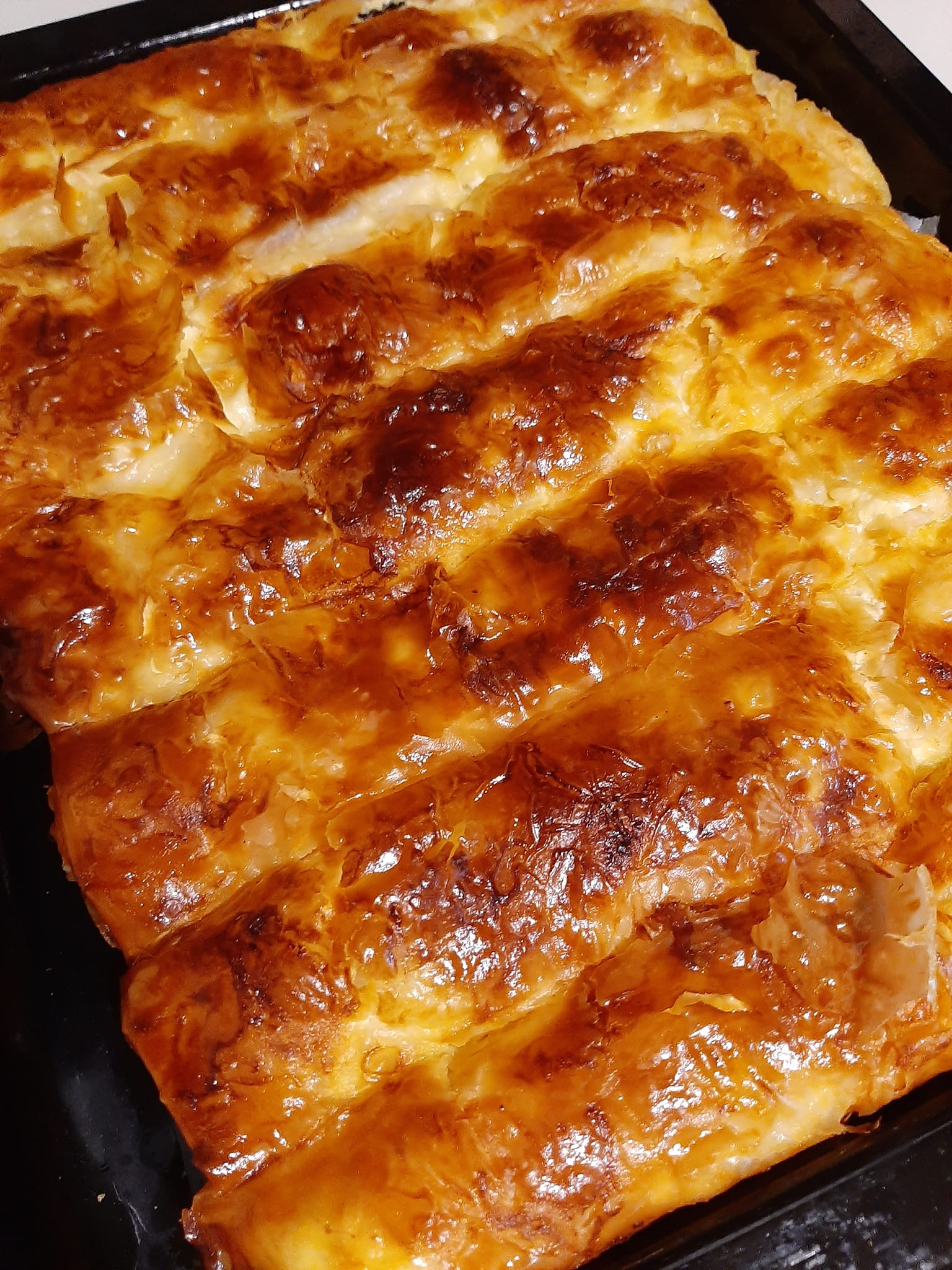 Чудо-баница с готови кори - топиш, мачкаш и редиш в тавата! Става божествена: