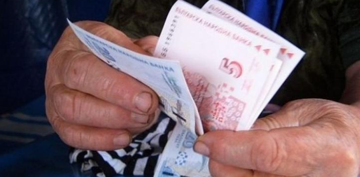 Ето точно колко пари ще взимат пенсионерите след нова година