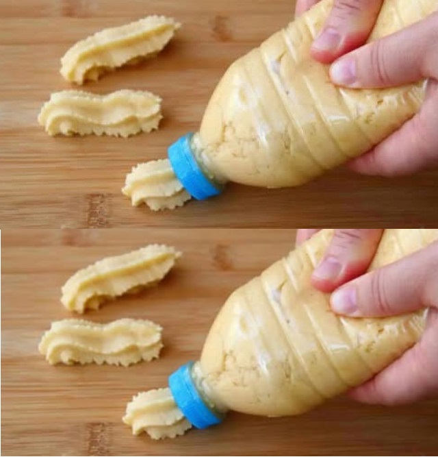 Нямах формички за сладки, но ето какво ми хрумна: Взех пластмасова бутилка и след час хапвахме най-вкусните коледни масленки!