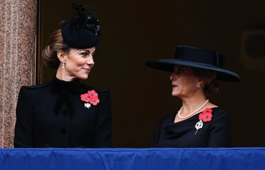 Тежко състояние: Експерт по четене по устните разчете таен разговор на Кейт, всички са в шок 7 original