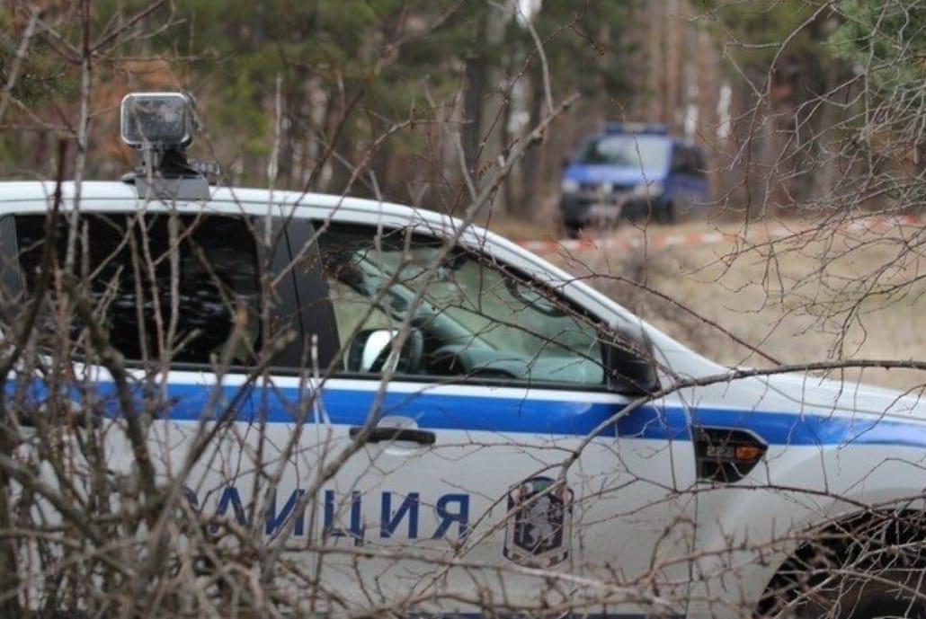 Врачанското село Добролево е потресено след като откриха трупа на 56-годишната Валя Кирилова пред дома ѝ. Основната версия е убийство.