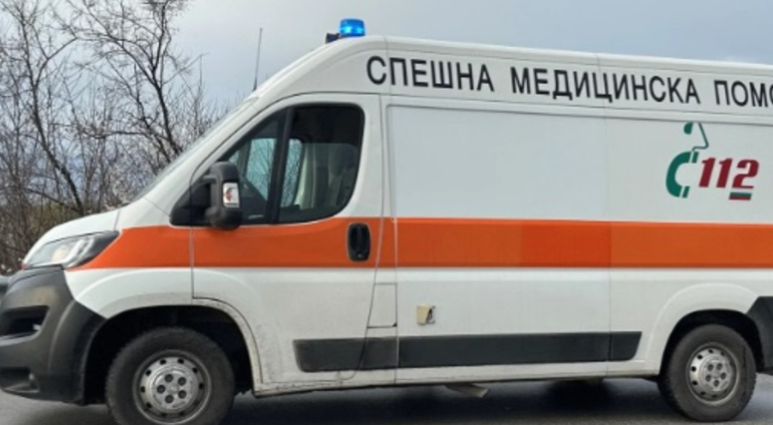 Тежка катастрофа край Сливен отне живота на две жени; 12-годишно дете е ранено и настанено в болница със счупена ръка. Причините се разследват.