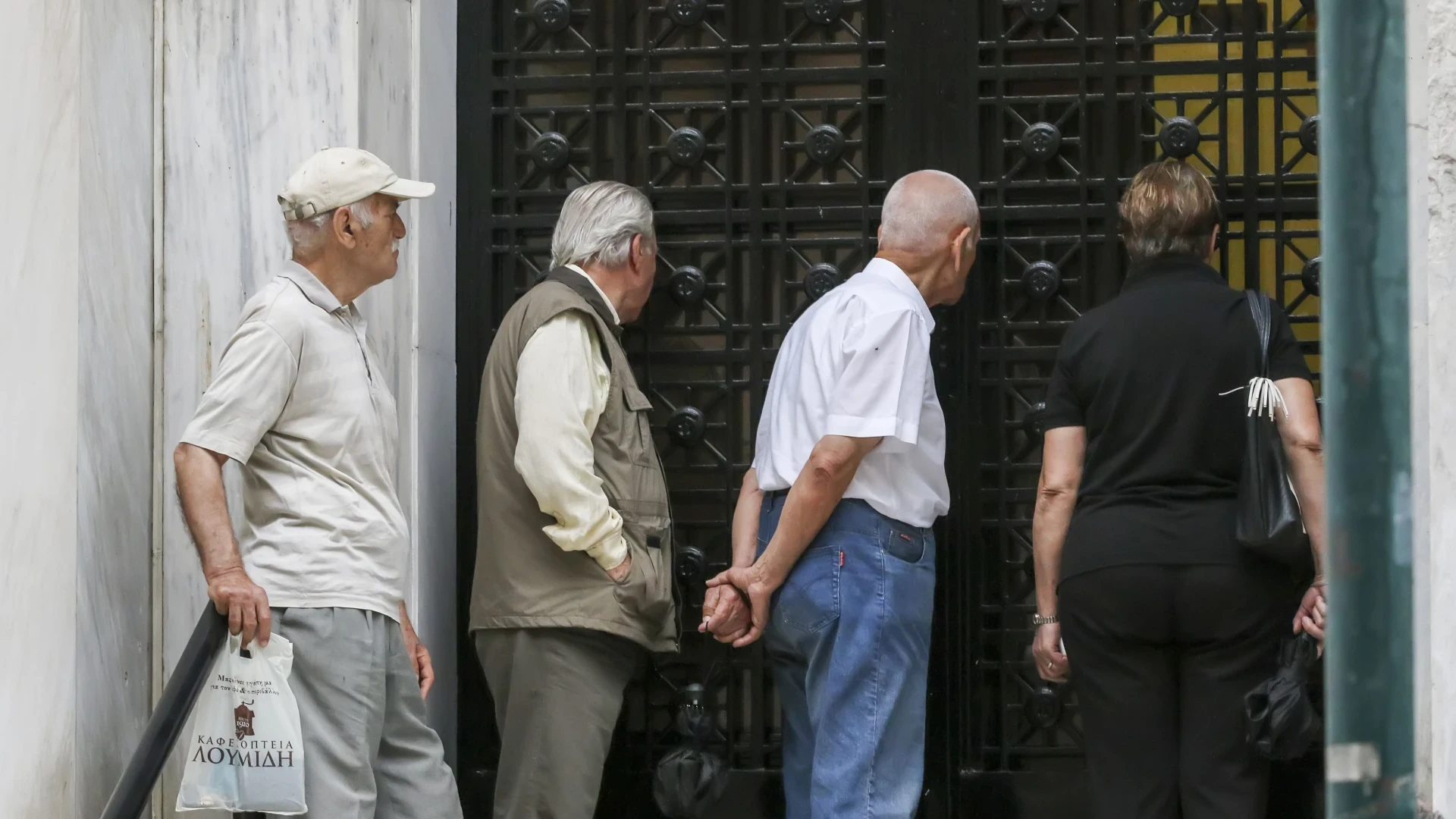 Промяна за пенсионерите: изискват нов документ за…