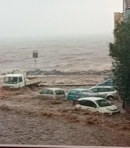 Апокалипсисът дойде и в Гърция, водата погълна цял голям град СНИМКИ