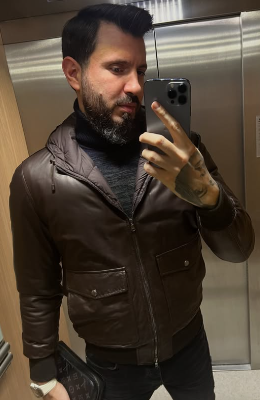 Хванаха го в крачка! Ето с коя красавица е Мартин в истинския живот (Снимка)