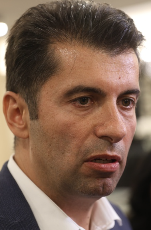 Извънредно: Голям удар за Кирил Петков