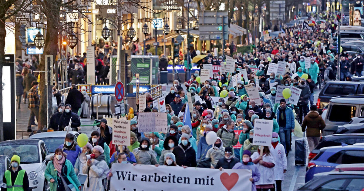 Хиляди на протести в Германия срещу задължителната ваксинация