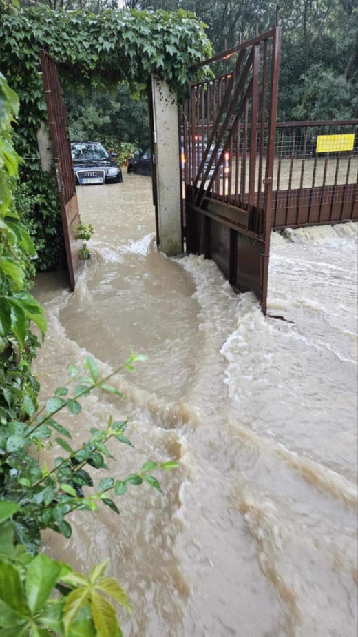 Мощна буря помете голям град: Било е нещо страшно, СНИМКИ показват бедствието