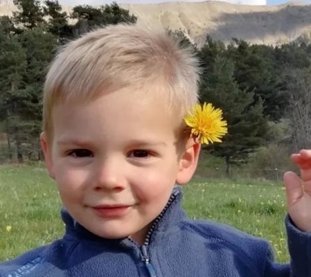 2-годишният Емил е изчезнал на 8 юли СНИМКА: Туитър/Laia5b