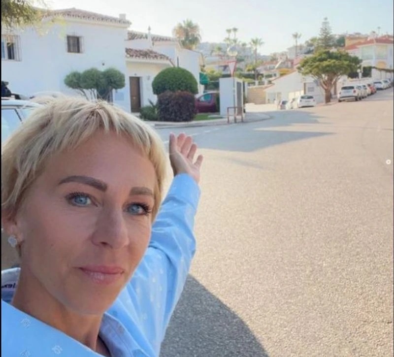 Смъкна едно 10 години от лицето! Нана се подмлади в клиниката на Джей Ло, промяната е УАУ!