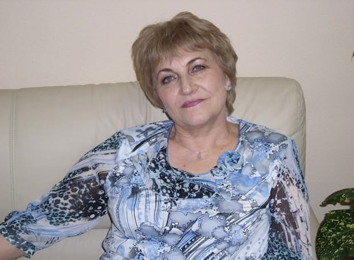 “Не оставай при майка си повече от 10 минути, там няма какво да правиш”, нарежда зет ми на дъщеря ми