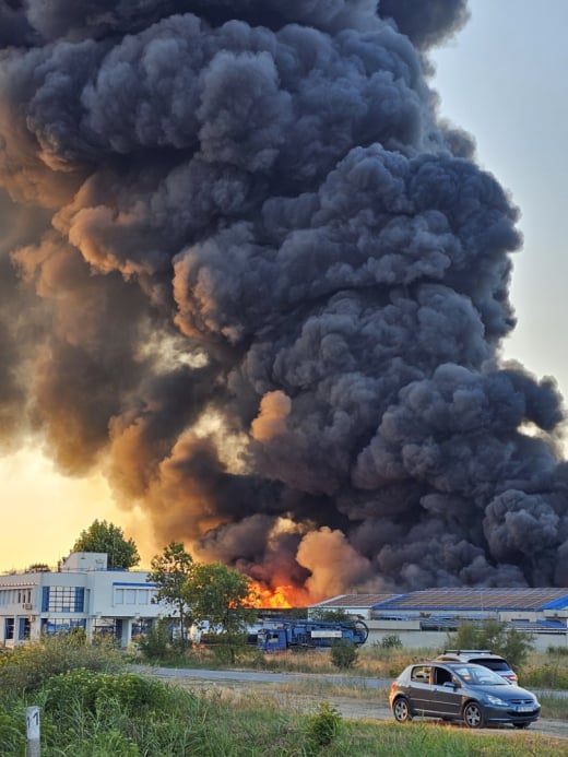Извънредно: Голям пожар край Пловдив