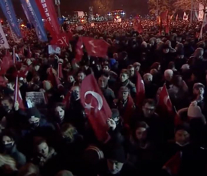 Извънредно! Адът слезе в Истанбул, ето какво се случва