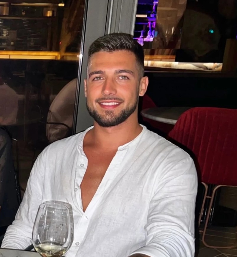 Жените не случайно го обожават! Вижте какво крие Васил Пенев