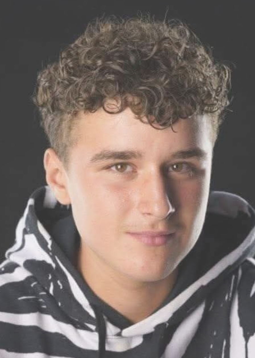 Йован (19) е герой от Виница: Спаси 20 деца в пожара, а сега светът се моли за него – „Върни се жив, Йоване!“