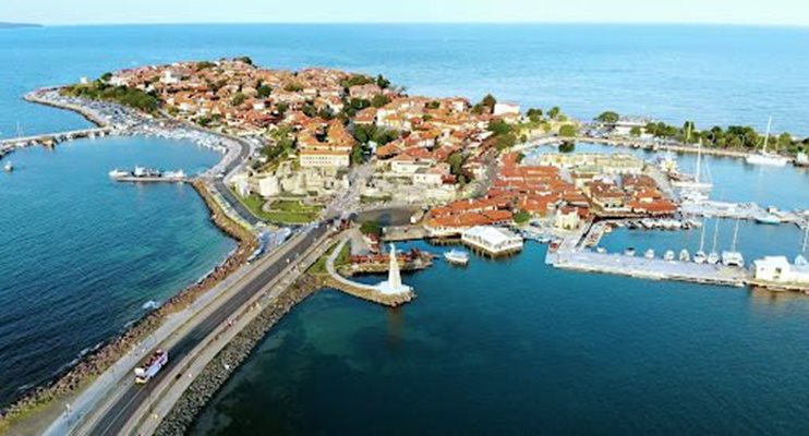 Част от Античния Несебър се вижда с просто око