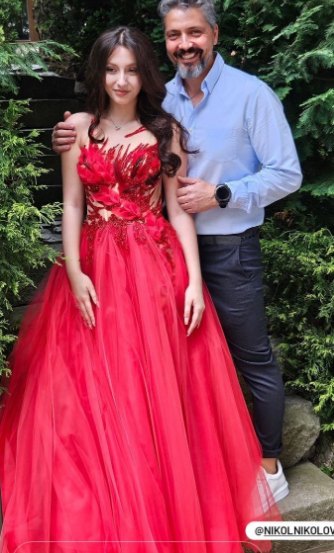 И Стефан на Гала изпрати абитуриентка! Вижте каква красавица е единствената му щерка Никол 9 original