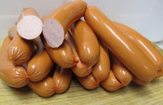 Преработвател: Категорично в българските кренвирши няма месо, правят се от...