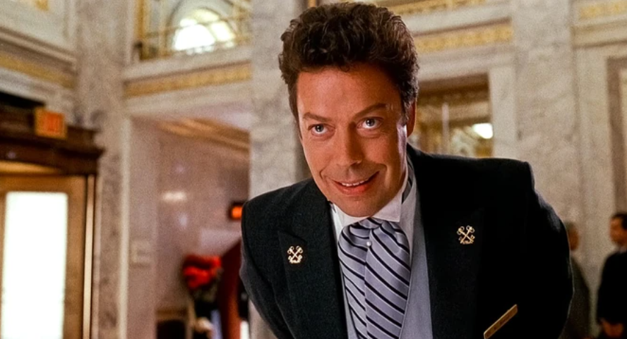 Феновете посърнаха: Никой не подозираше, че известният актьор е толкова зле – нови снимки го издадоха 8 Тим Къри Сам в къщи