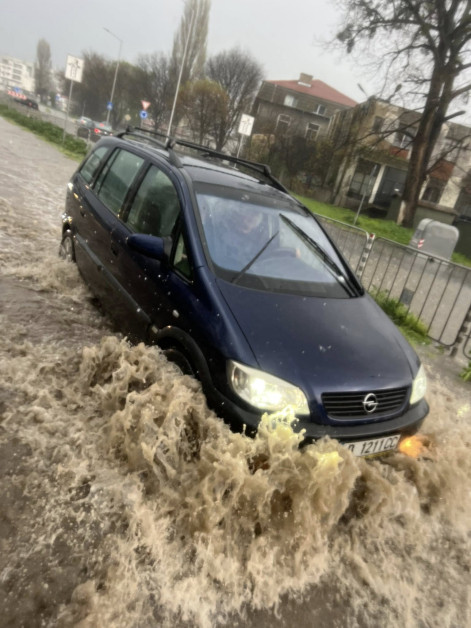 Библейско наводнение удари два БГ града, и на други места е страшно ВИДЕО