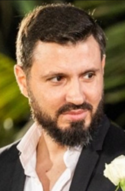 Даниела остана в миналото, Мартина беше измамена, а сега Елвиса е с нова – и то не коя да е!