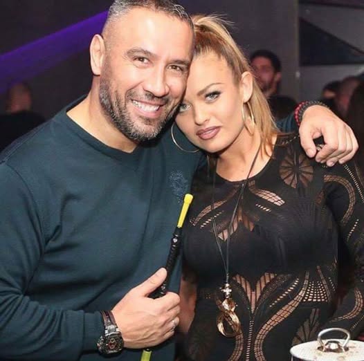 Яна на Петко събра всички погледи по бански на плажа с новата си придобивка (снимка)