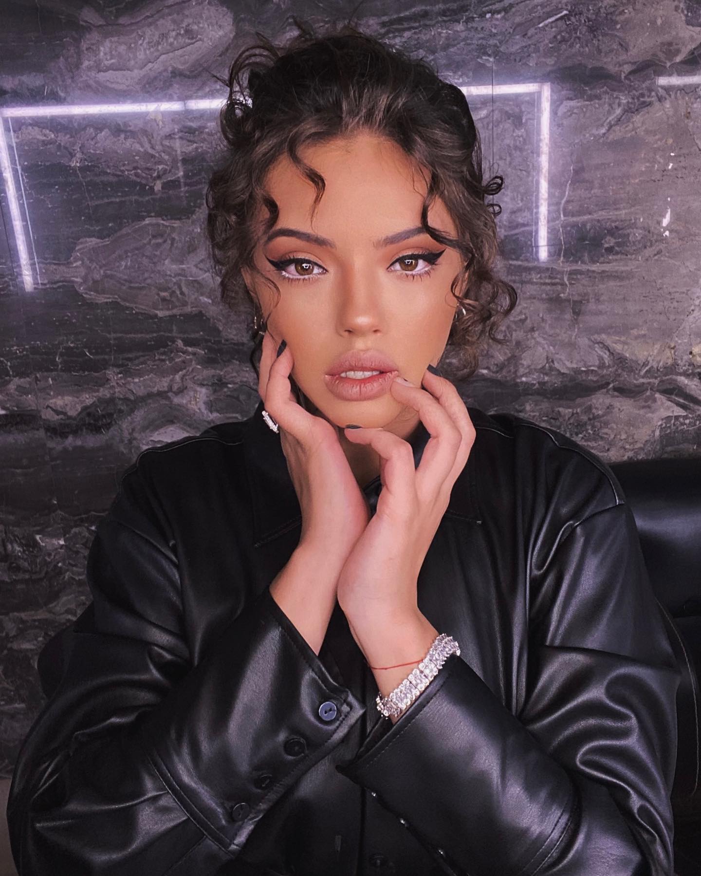 Дара се пусна по бански, объркаха я с Памела Андерсън (СНИМКИ)