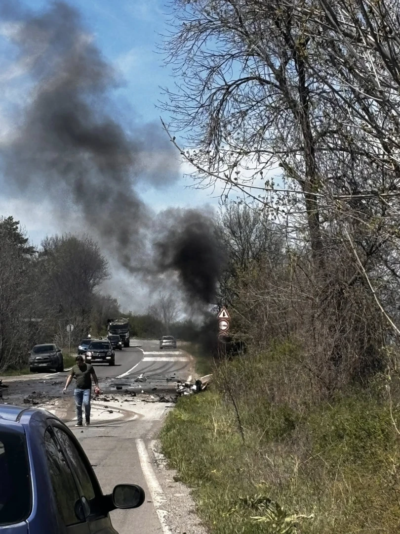 Извънредно: Тежка катастрофа, хвърчат линейки и полиция