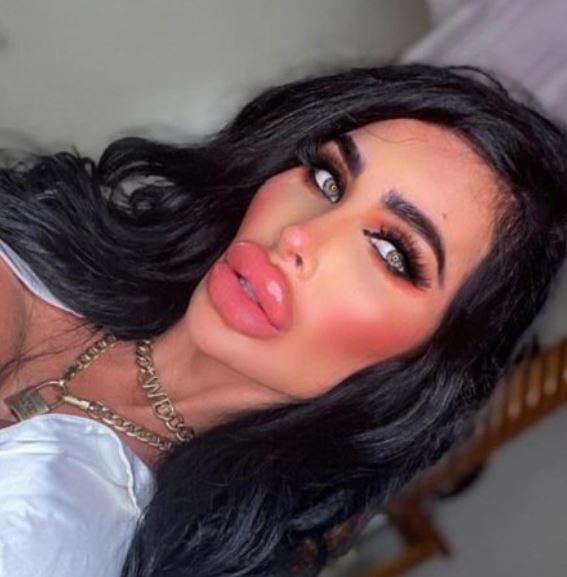 Ето как изглеждаше медицинска сестра преди всички пластични операции, за които похарчи 100 000 долара