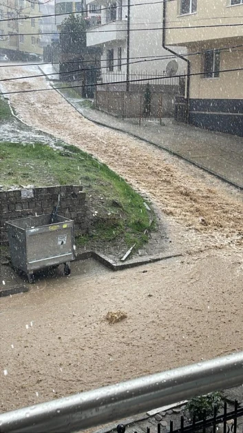 Извънредно: Голяма буря ни порази, улиците се превърнаха в реки