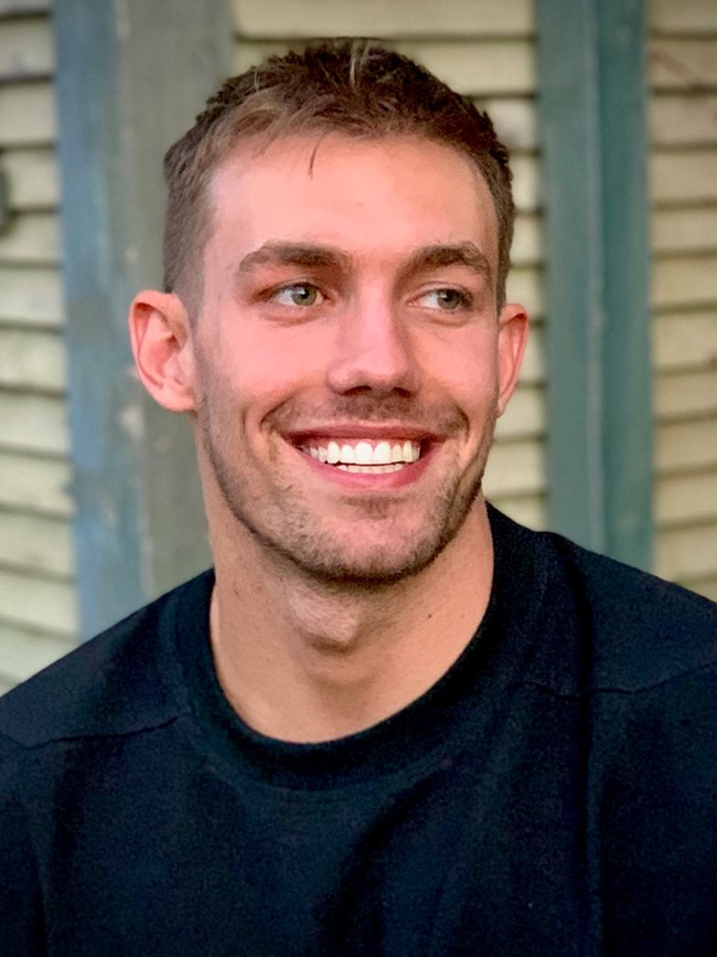 Беден ли?! Ето с какво се занимава майката на ергена Виктор Русинов