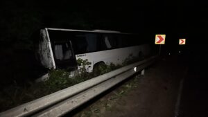 Адска верижна катастрофа с автобус с военни и два тира на Прохода на Републиката (СНИМКА)